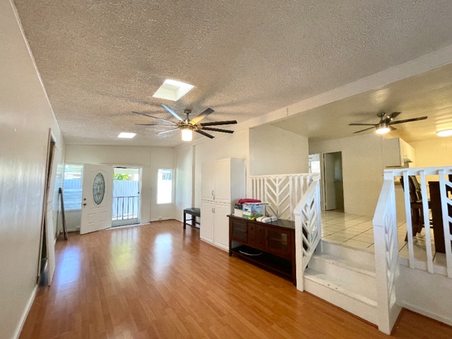Primary Photo - 1279 Manulani St