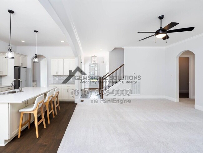 Building Photo - 631 Silva Ln