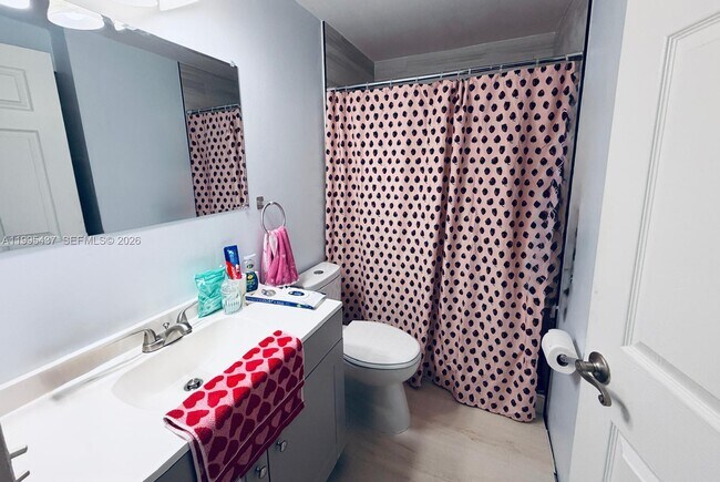 Building Photo - 7220 Southgate Blvd