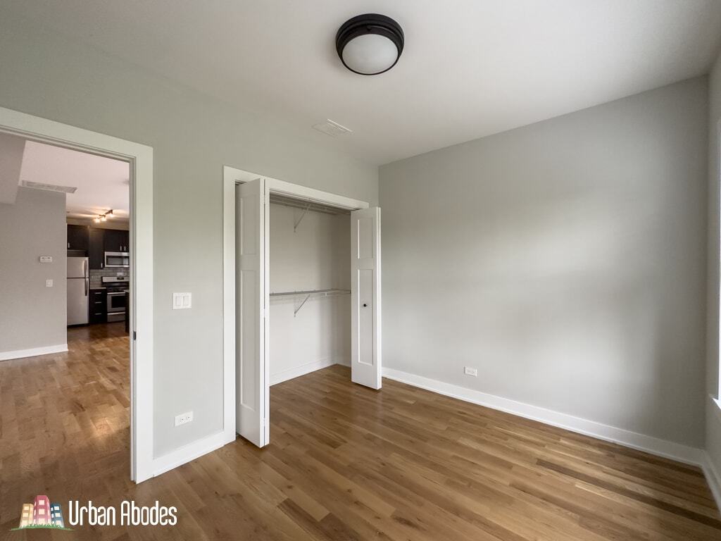 Building Photo - 2206 W Eastwood Ave