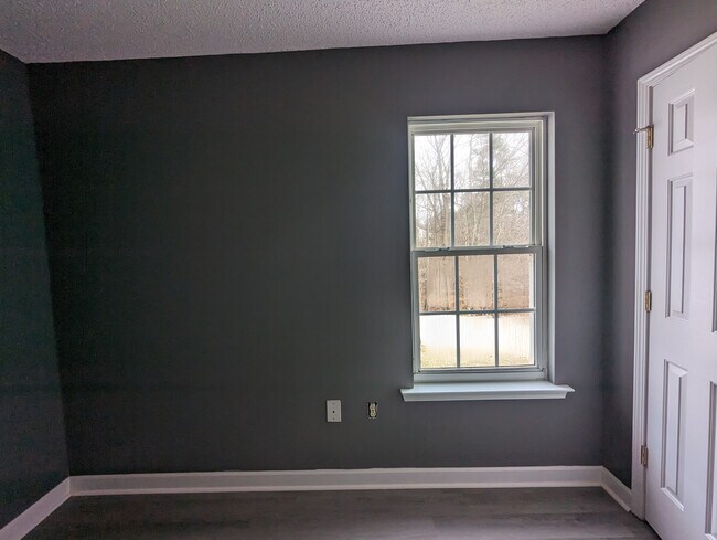 Building Photo - Room in House on Brian William Rd