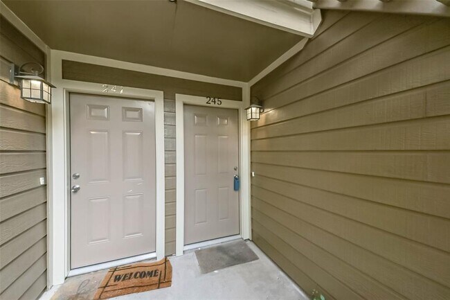 Building Photo - 1860 White Oak Dr