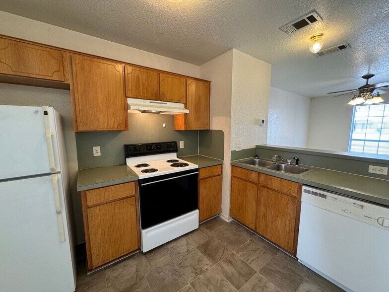 Building Photo - 4407 Jeff Scott Dr