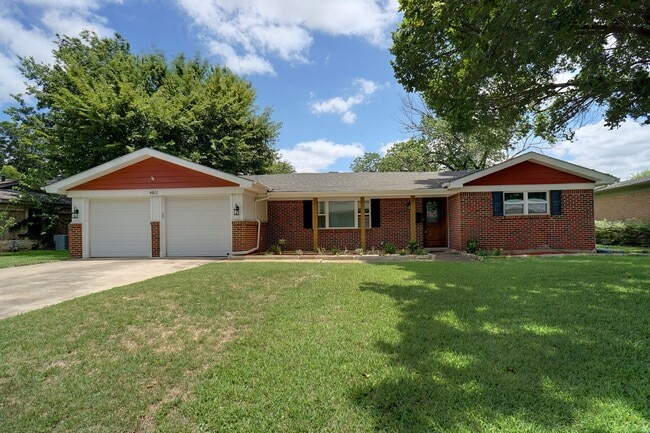 Building Photo - Updated 3 Bedroom / 2 Bathroom