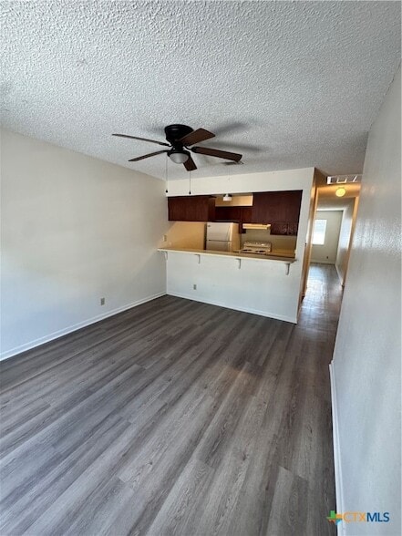 Building Photo - 203 Versailles St