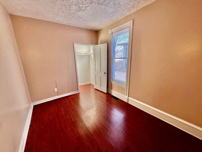 Building Photo - 701 S Center St