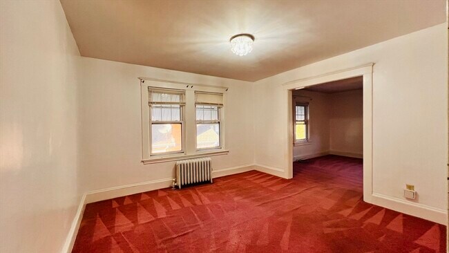 Building Photo - 164 E Elm Ave