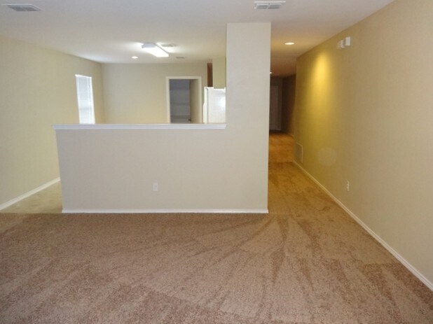 Building Photo - 1120 Boxwood Dr