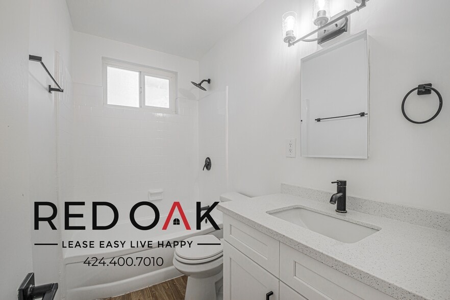 Building Photo - 1800 W Glencrest Ave