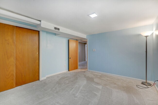 Building Photo - 789 S Hudson St