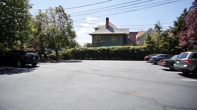 Building Photo - 148 Cypress St