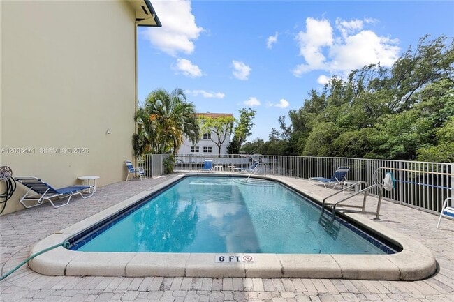 Building Photo - 1400 NE 57th Ct