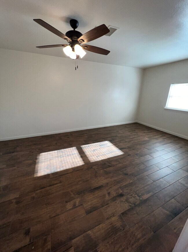 Building Photo - 250 Betty Jane Ln