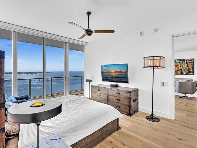 Building Photo - 1300 Brickell Bay Dr