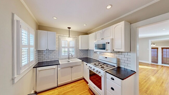 Building Photo - 1919 Nassau Blvd