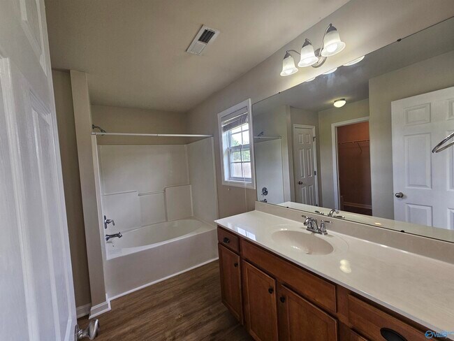 Building Photo - 385 Robinson Rd