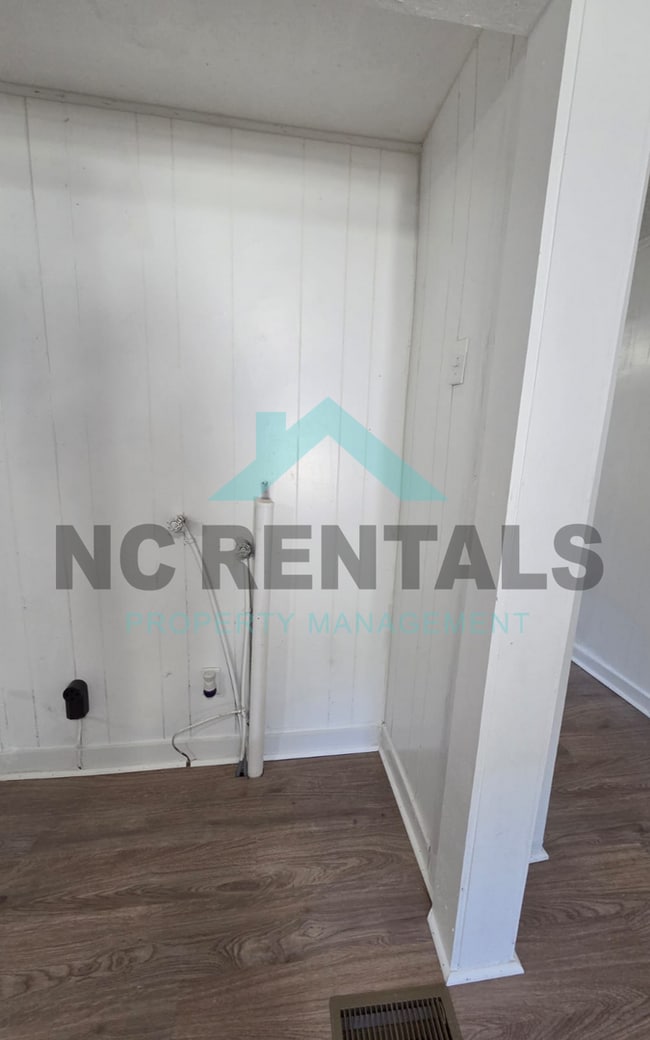 Building Photo - 715 3rd Ave