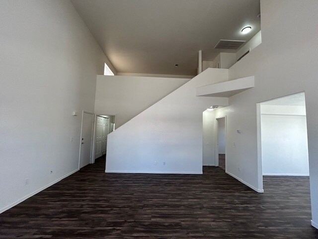 Building Photo - 6117 Breeders Cup St