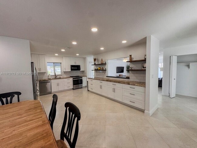 Building Photo - 9731 Bel Aire Dr