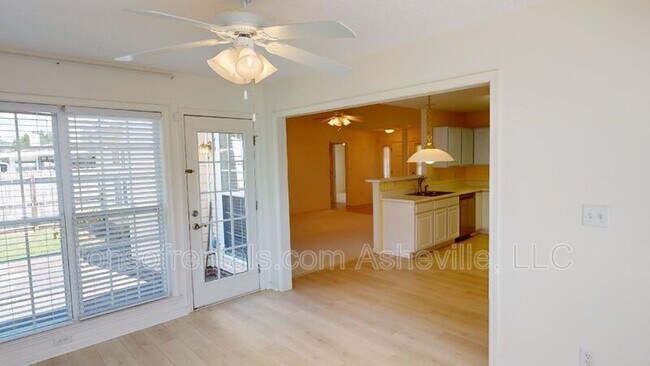 Building Photo - 342 Meadow Pathway Dr