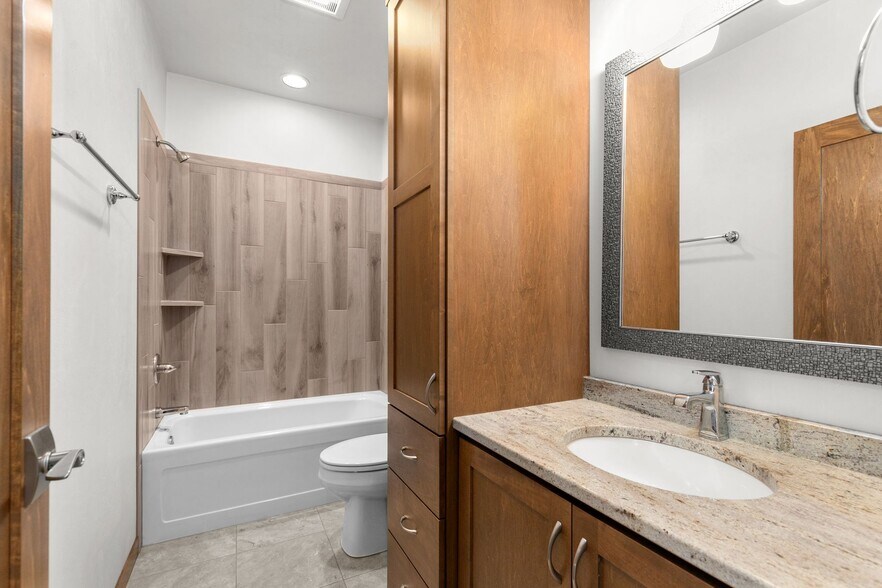 Building Photo - 1141 E Banta Ct