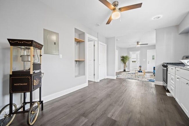 Building Photo - 1365 E 43rd St