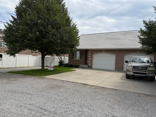 Building Photo - Welcome to this Two-Bedroom Duplex in Santaquin, UT