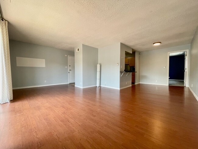 Building Photo - Charming Condo for Rent