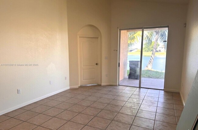 Building Photo - 3725 NE 23rd Ct