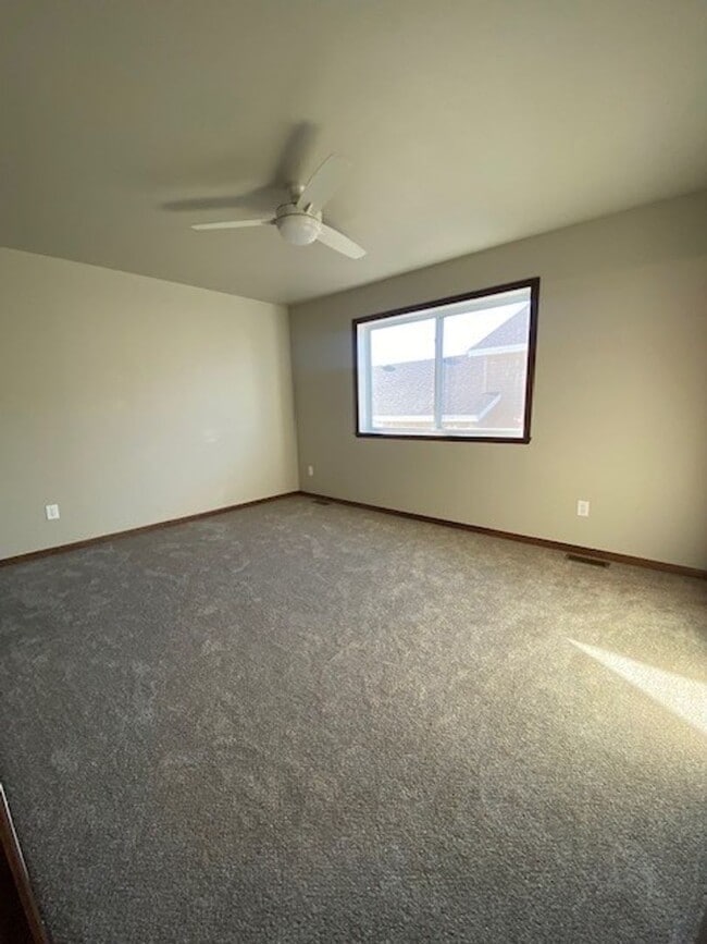 Building Photo - Beautiful home located in fast-growing Horace, ND.