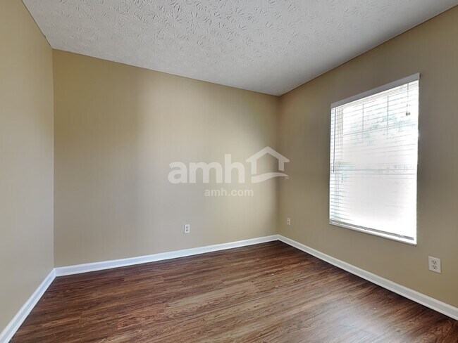 Building Photo - 1115 Sunset Dr