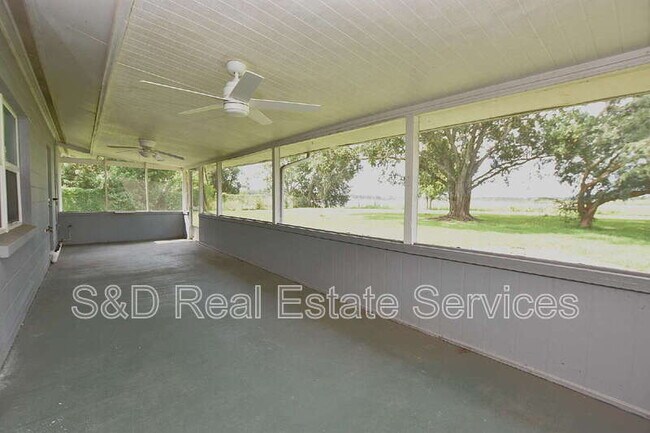 Building Photo - 561 Lake Bonny Dr E