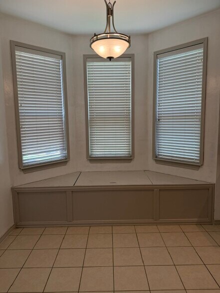 Building Photo - 2412 Rookhaven Ln