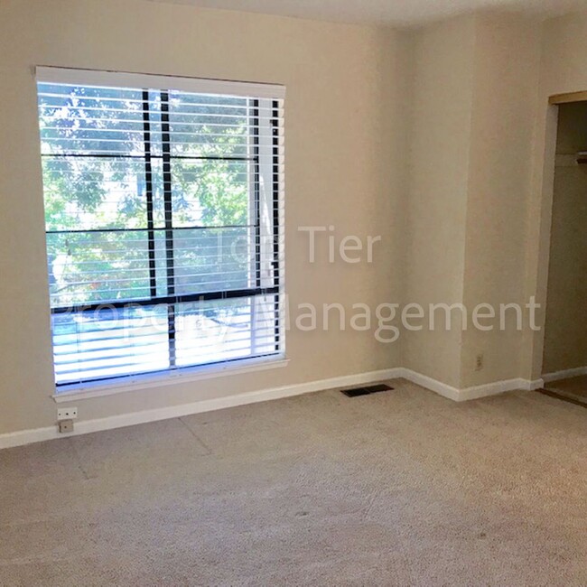 Building Photo - 2 Bd/1.5 Ba, 1,202 sf two-story Walnut Cre...