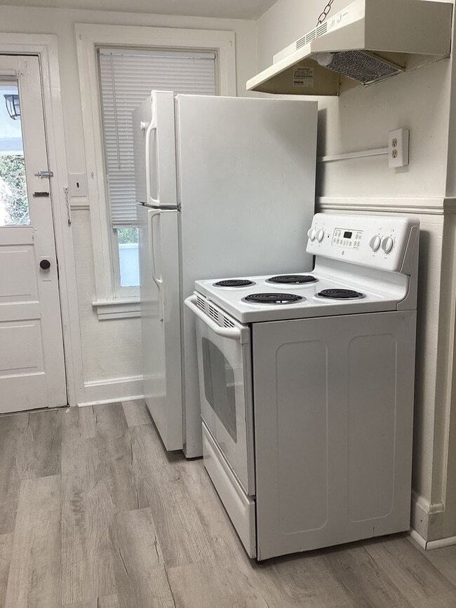 Building Photo - 248-250 E. Main St