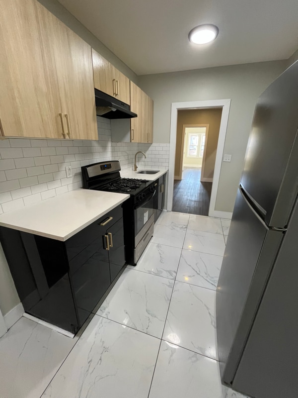 Building Photo - 158 Sanford St