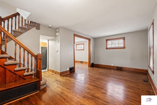 Building Photo - RENT SPECIAL!