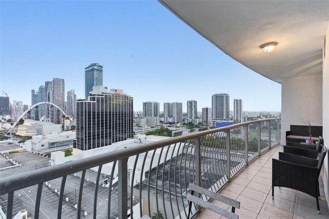 Building Photo - 1750 N Bayshore Dr