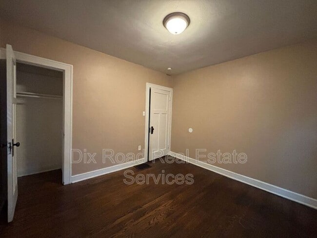 Building Photo - 916 Linden Ave