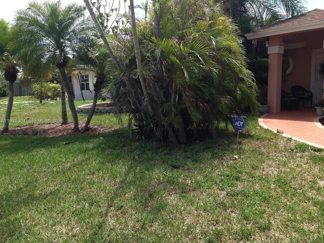 Building Photo - 812 SE 14th Ct