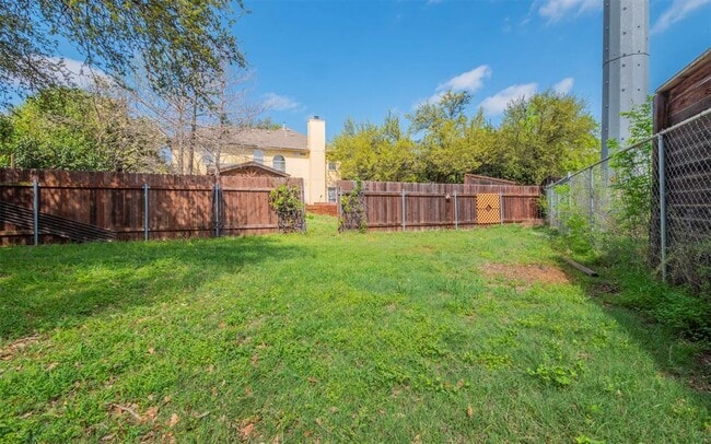 Building Photo - 2814 Bluejay Dr