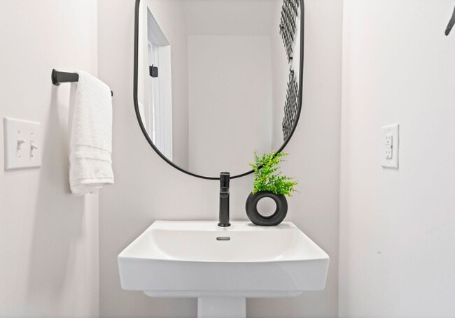 Building Photo - 2417 Pruitt St