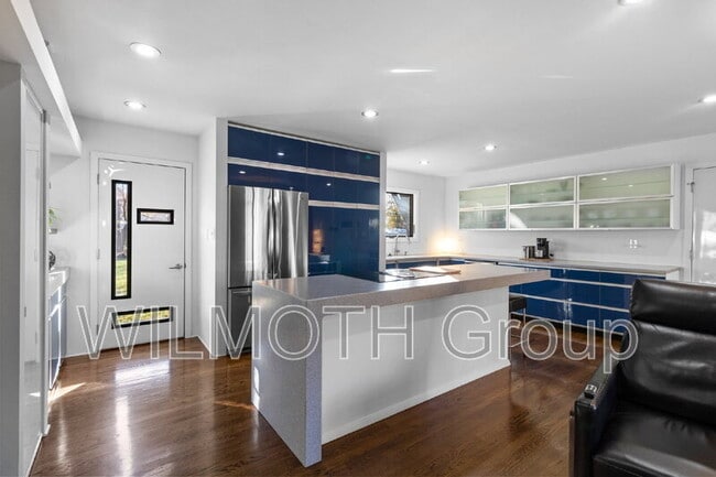 Building Photo - 10327 Orchard Park Dr W