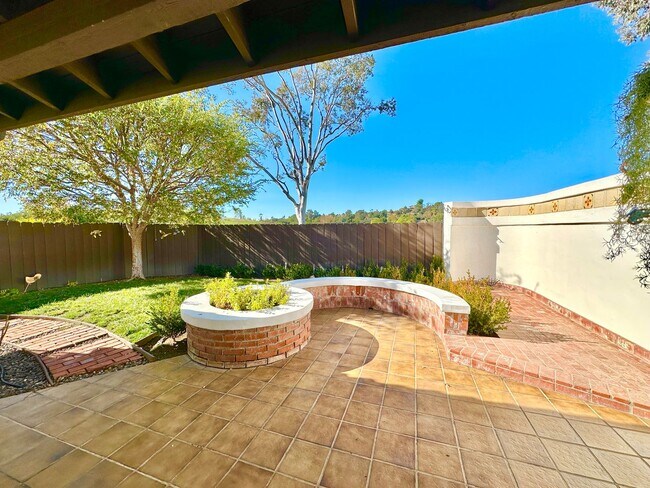 Building Photo - Sweet Single-Story, Completely Detached, Home in the Picturesque Fallbrook Village HOA Community!