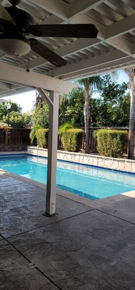 Building Photo - 2321 Star Lilly St