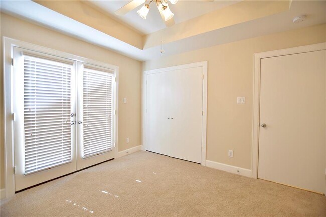 Building Photo - 11605 Main Pine Dr