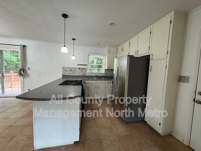 Building Photo - 4098 Idlevale Dr