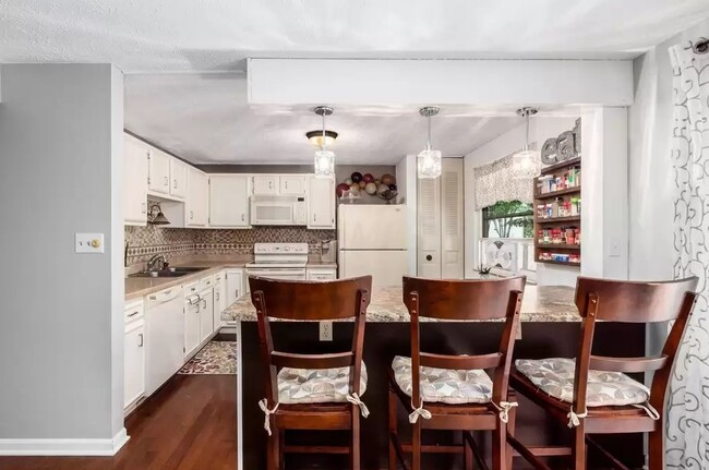 Kitchen - 2972 Grandwoods Cir