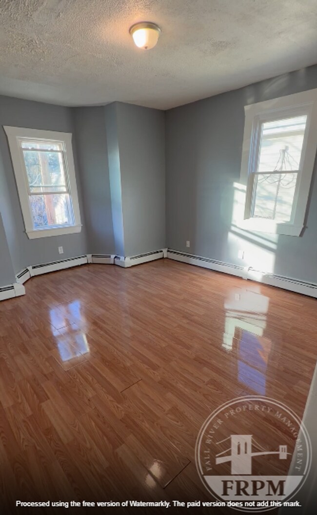 Building Photo - 1272 Pleasant St