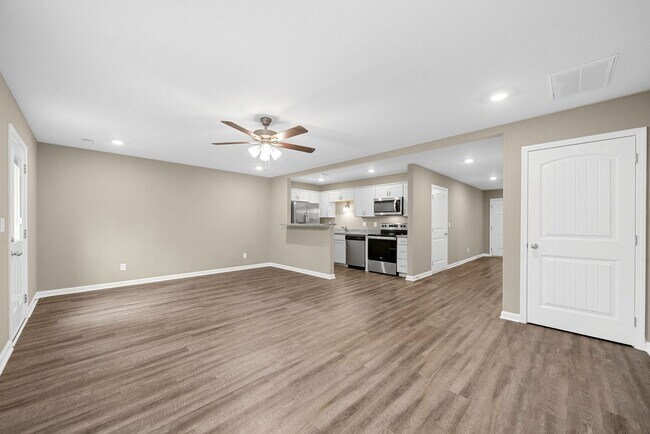Building Photo - Sophisticated Sango Townhouse in a Gated C...